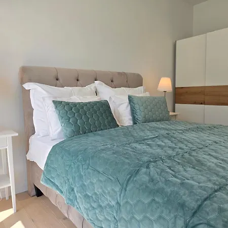 Moonhlight With Private Rooftop Terrace Διαμέρισμα Matulji
