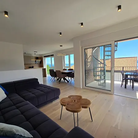 Moonhlight With Private Rooftop Terrace Διαμέρισμα Matulji