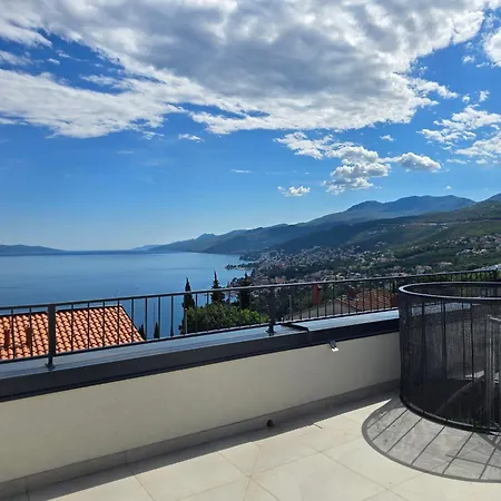 Διαμέρισμα Moonhlight With Private Rooftop Terrace Matulji