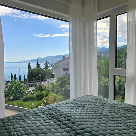 Διαμέρισμα Moonhlight With Private Rooftop Terrace Matulji