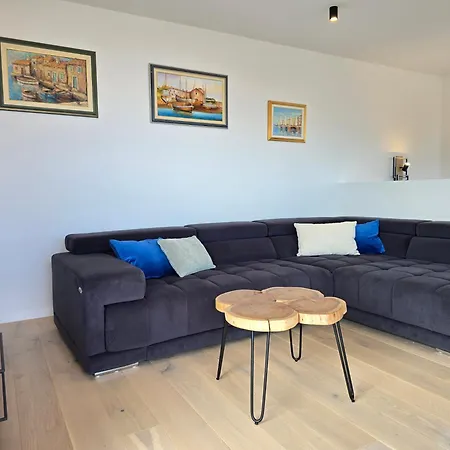 Moonhlight With Private Rooftop Terrace Διαμέρισμα Matulji