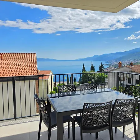 Moonhlight With Private Rooftop Terrace
