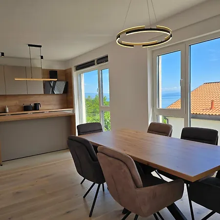 Moonhlight With Private Rooftop Terrace Διαμέρισμα Matulji